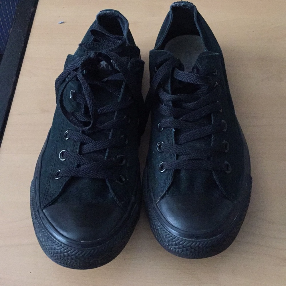 ❗️❗️All black converse👟❗️ make an offer!!